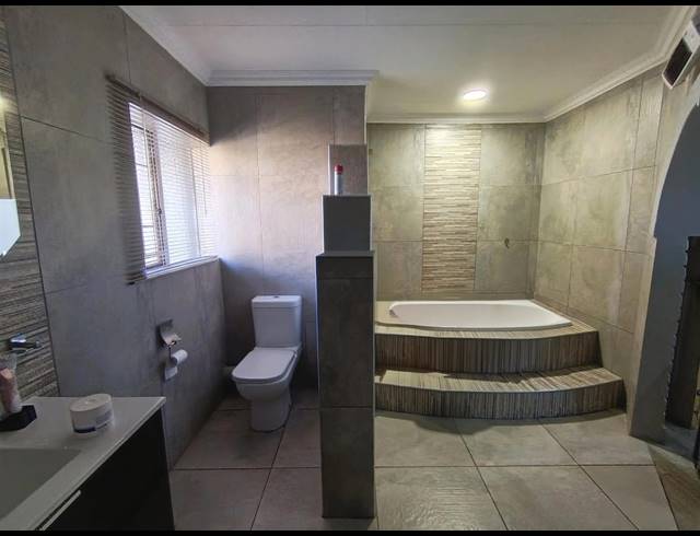 4 BEDROOM FREESTANDING FOR SALE IN SUNAIR PARK
